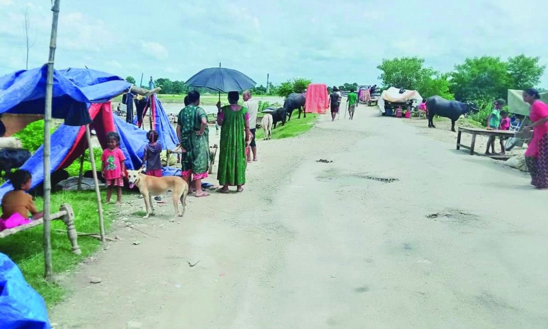 बाढीबाट विस्थापित भन्छन् : लालपुर्जा छ, जग्गा छैन