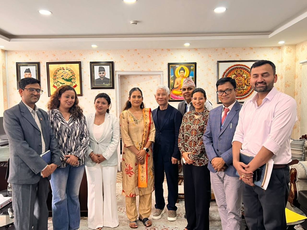बाढी प्रभावित बालबालिका पढाउन अर्बपति शेष घलेको ५७ करोड ८५ लाख सहयोग 