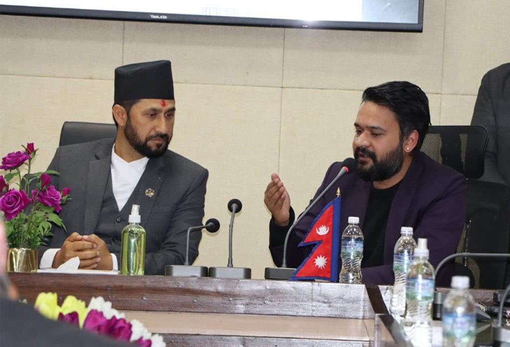 प्रधानमन्त्रीका ‘हर्कत’मा काँध थापिरहेका रवी