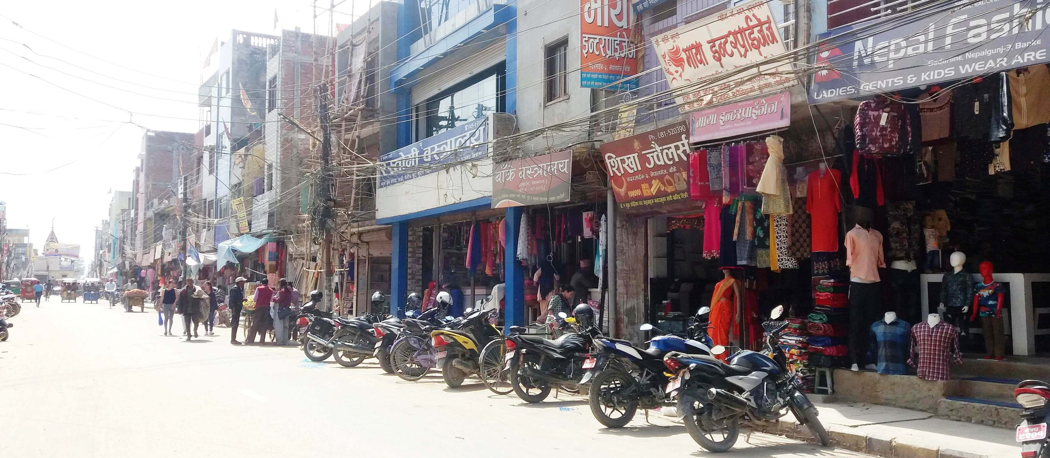 बजार बन्द गराउँदै हिँड्ने पाँच जना पक्राउ, नेपालगन्जमा बन्दको प्रभाव शून्य