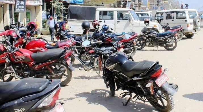 जेब्रक्रसिङ्गमै पार्किङ्ग