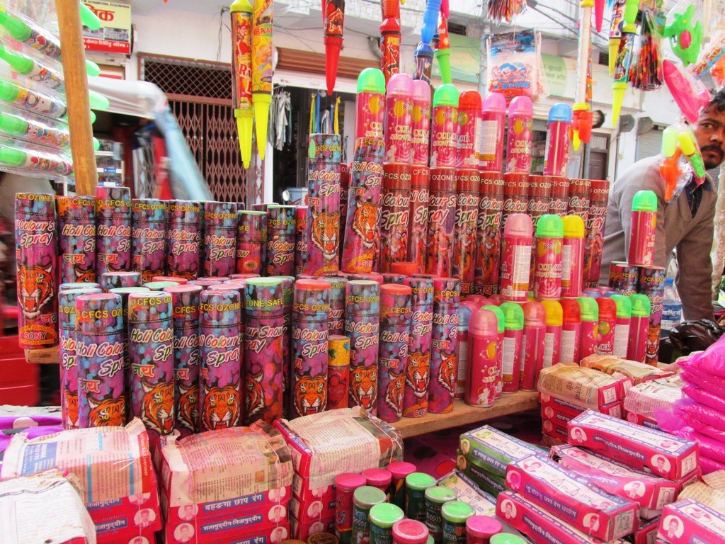 रंङ र टिसर्टको व्यापार बढ्यो