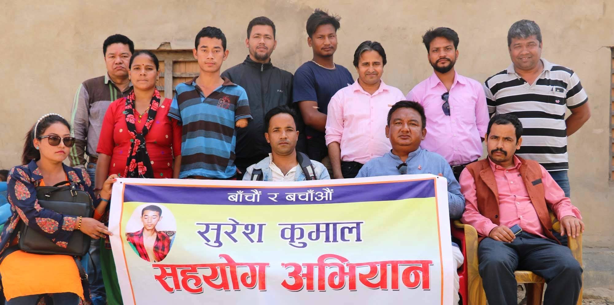 दुवै हात गुमाएका कुमाललाई कला मन्दिरद्वारा आर्थिक सहयोग