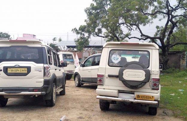 निर्वाध गुड्छन् भारतीय गाडी