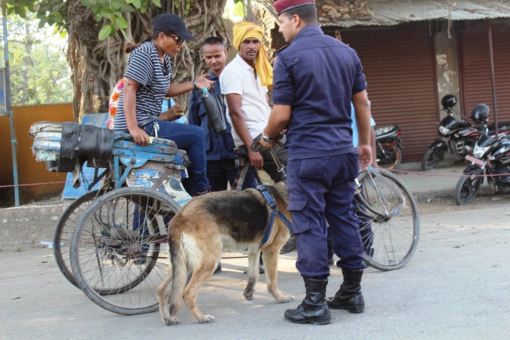 पश्चिमी सीमामा तालीम प्राप्त कुकुरसहितको प्रहरी टोली परिचालन