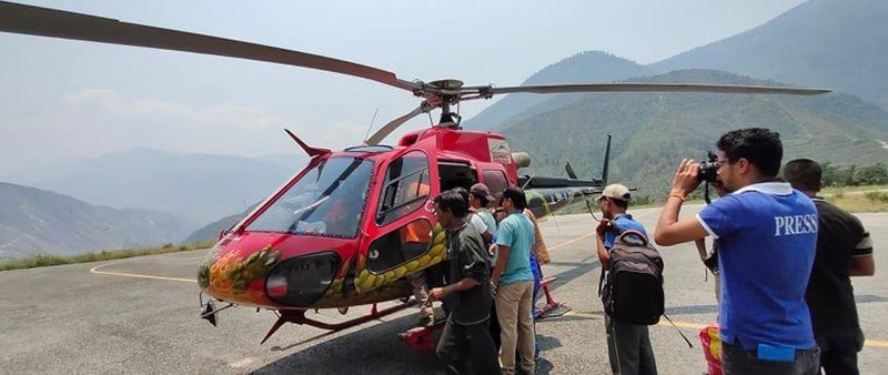 एयरलिफ्ट गरेर बाजुराकी गर्भवती नेपालगन्ज ल्याइयो