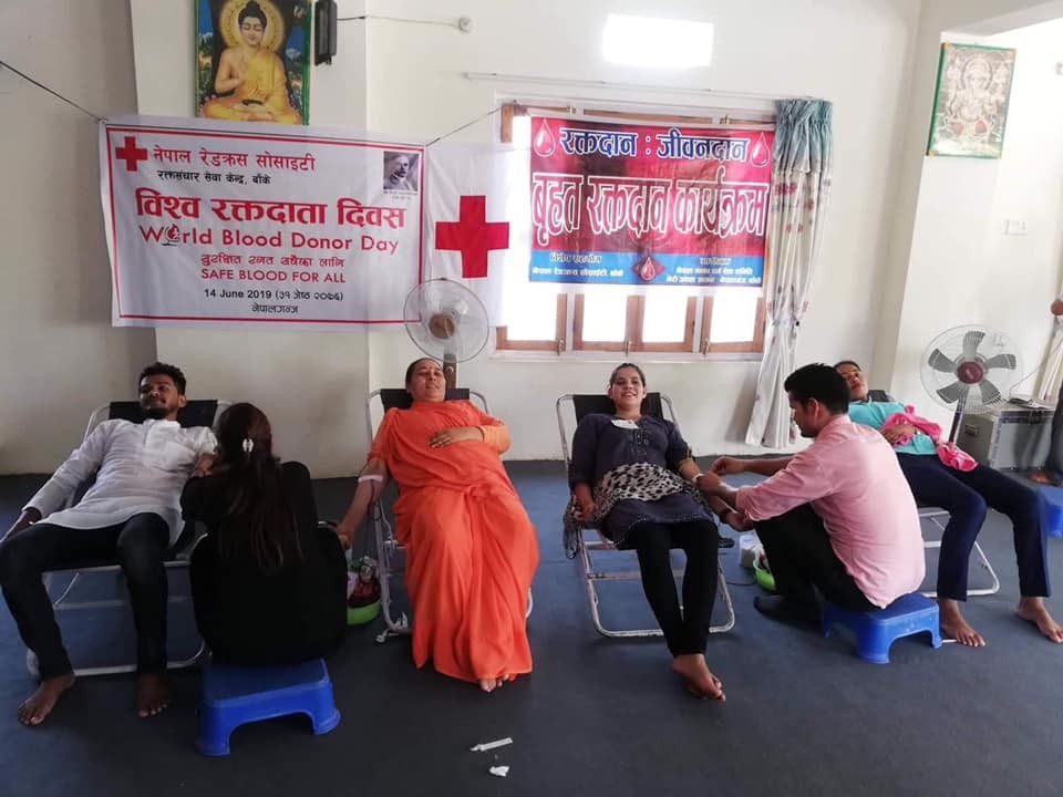 ८१ जनाले रक्तदान गरे