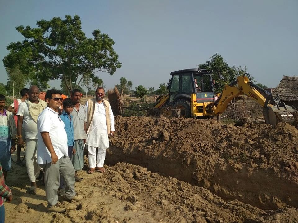 नरैनापुरमा धमाधम बाटो बन्दै