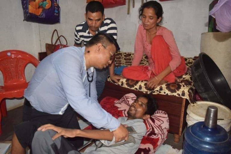 विरामीको घरदैलोमा डाक्टर पारस