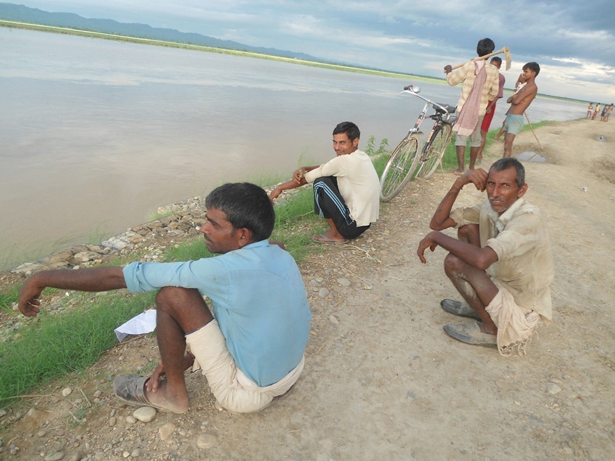 बाढीले भत्काएको तटबन्ध एक वर्ष पुग्नै लाग्दा मर्मत भएन, १० हजार मानिसको ज्यान जोखिममा