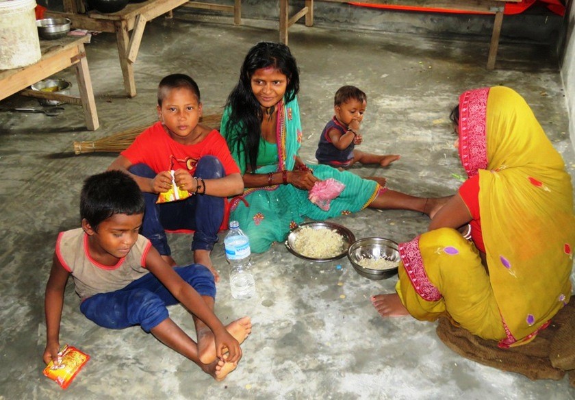 पानीको सतह कम भयो, तर बाढीपीडित भोकभोकै
