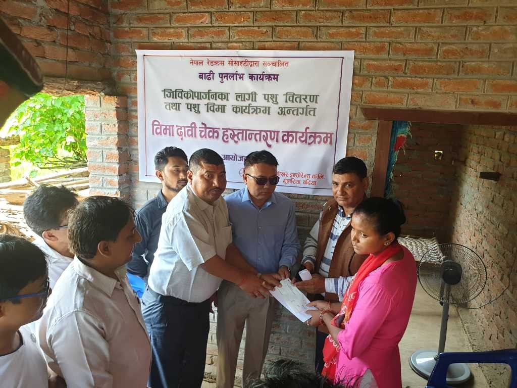 बीमाबापत २ लाख प्रदान