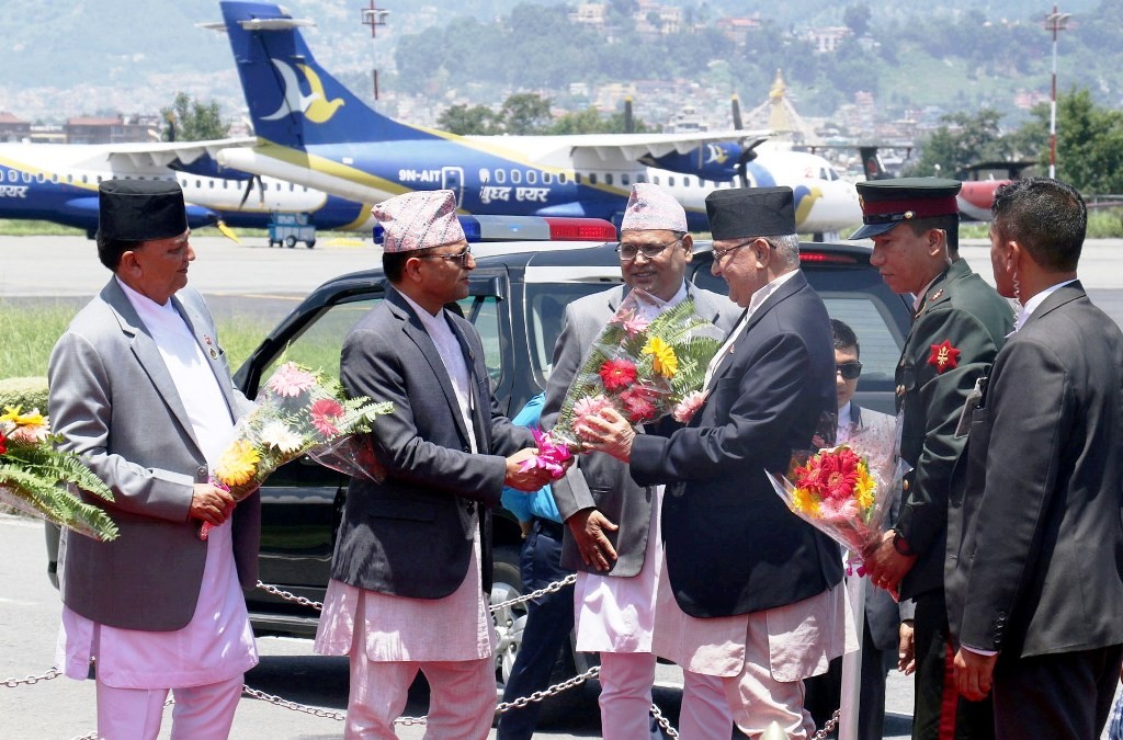 प्रधानमन्त्री ओली स्वदेश फर्किए