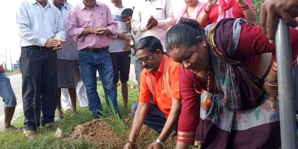 संविधान दिवसका अवसरमा गनापुरमा वृक्षरोपण
