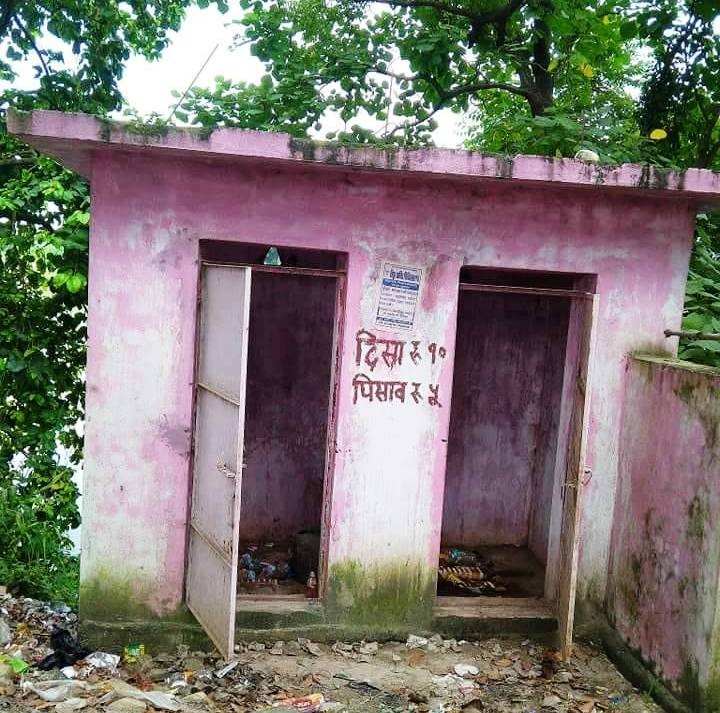 उपमहानगरका दर्जन शौचालय लथालिङ