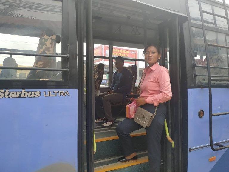 गुड्न थाले नगर बस