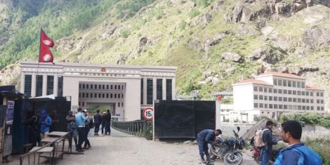 रसुवागढी नाकाबाट एकै दिन १० कन्टेनर स्याउ नेपाल भित्रियो