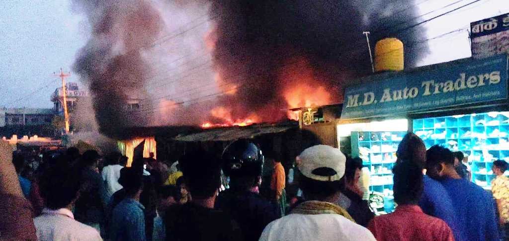होटलमा आगलागी, पाँच लाख बढीको क्षति