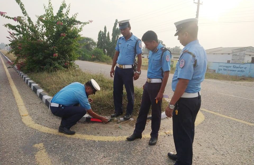 नेपालगन्ज–कोहलपुर सडकमा ‘रिफ्लेक्ट स्टिकर’