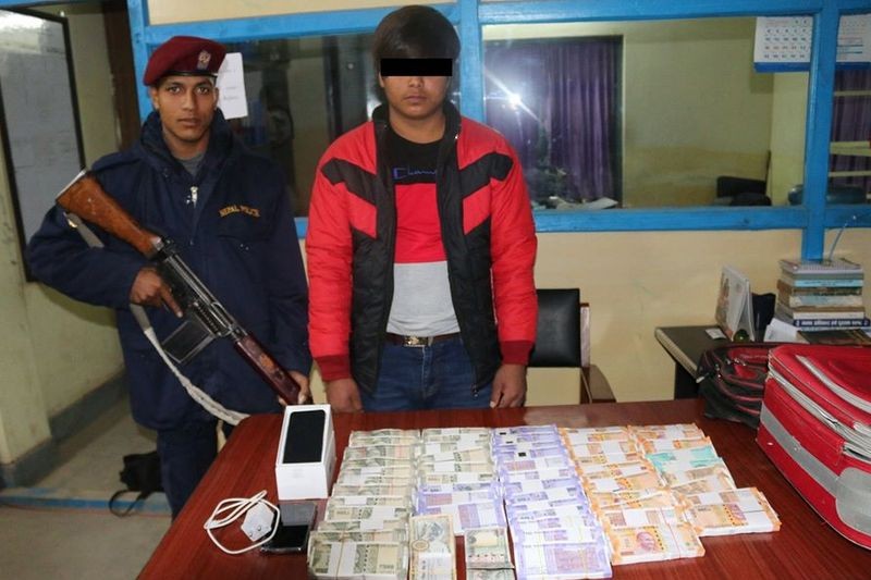 १४ लाख भारतीय रुपैयाँसहित विक पक्राउ