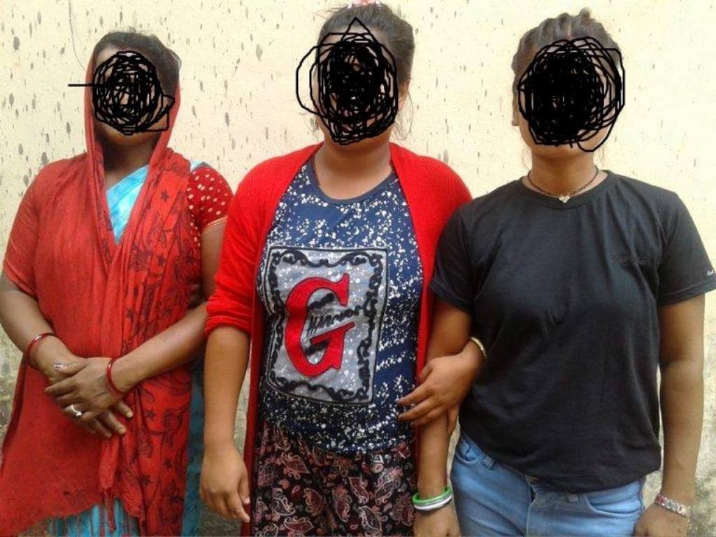 ५७२ महिला कहाँ र कहिले भेटिन्छन् ?