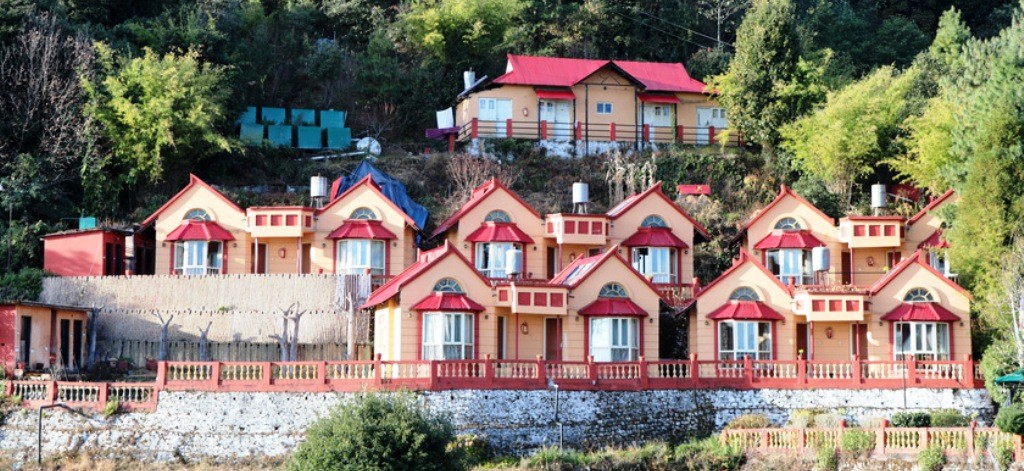 हिटर ताप्दा ८ भारतीय पर्यटकको मृत्यु