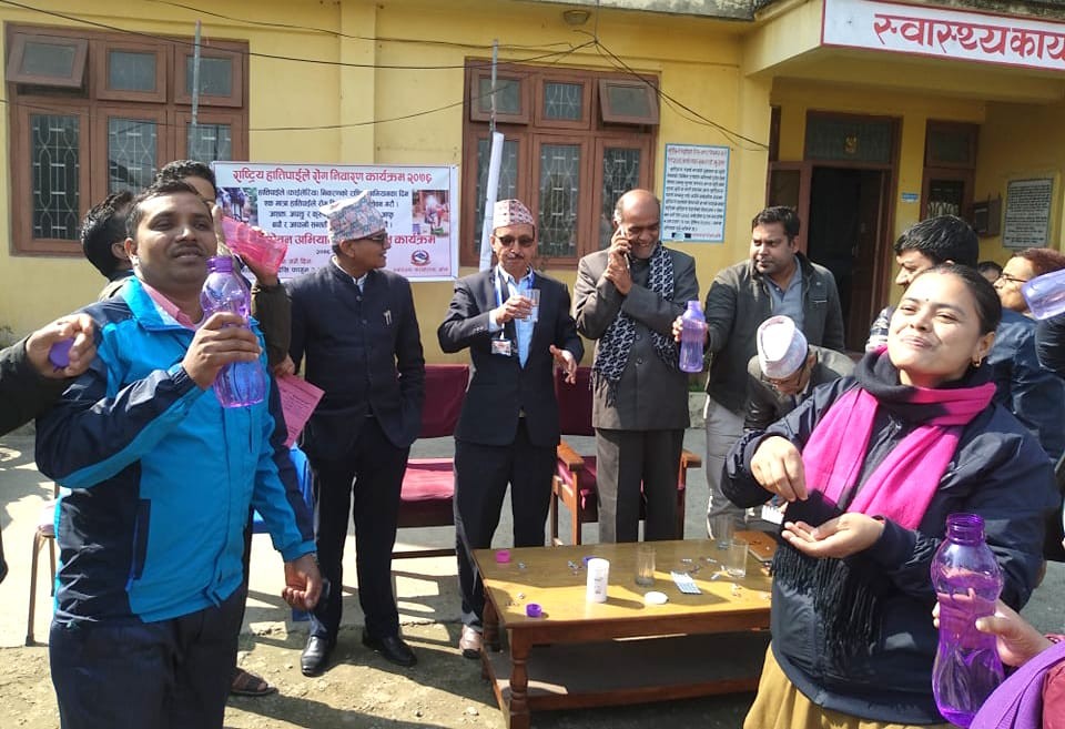 आजदेखि हात्तिपाईले बिरूद्धको औषधि खुवाईदै