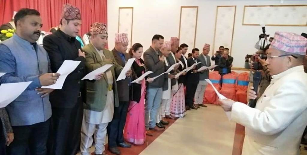 नवनिर्वाचित पदाधिकारीले शपथ खाए