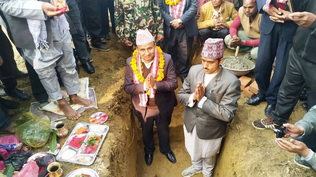 एक करोडको उद्यानको शिलान्यास