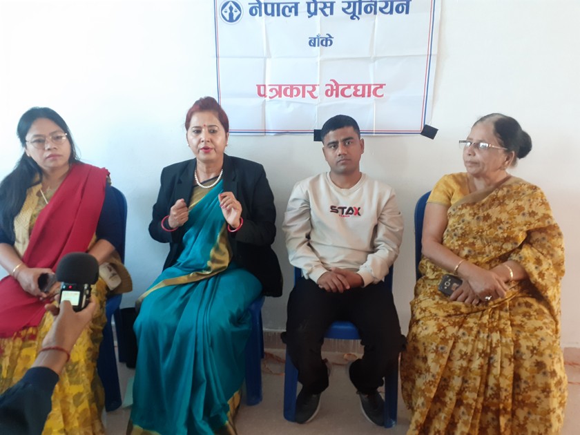 ‘प्रधानमन्त्री ओली श्रीपेच बिनाको राजा’