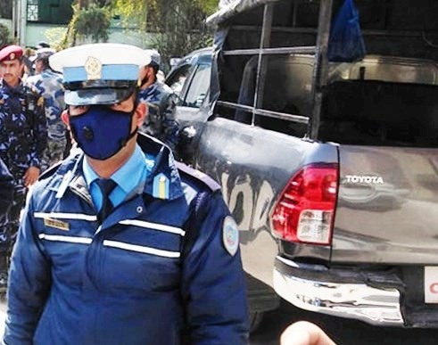 एसपी ओलीको ब्रिफिङ्: ड्युटीमा ‘मास्क’ अनिवार्य !