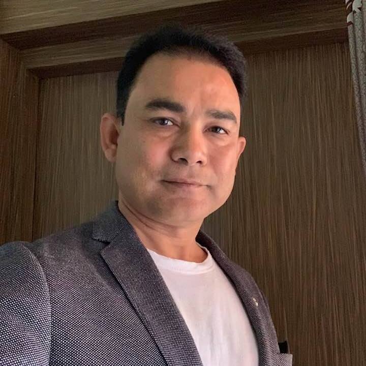 संजय सिंहद्वारा २० थान पीपीई भेरी अस्पताललाई प्रदान