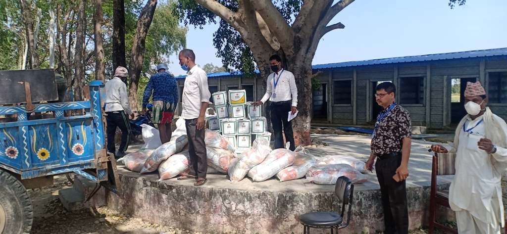 खजुरा गाउँपालिकाद्वारा राहत वितरण