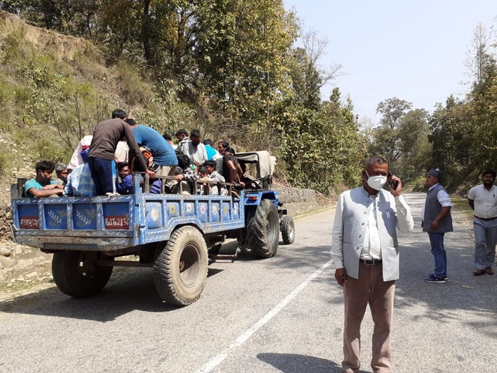 राप्तीसोनारी गाउँपालिकाले गर्यो राजमार्गमा अलपत्र पैदल यात्रुको उद्वार