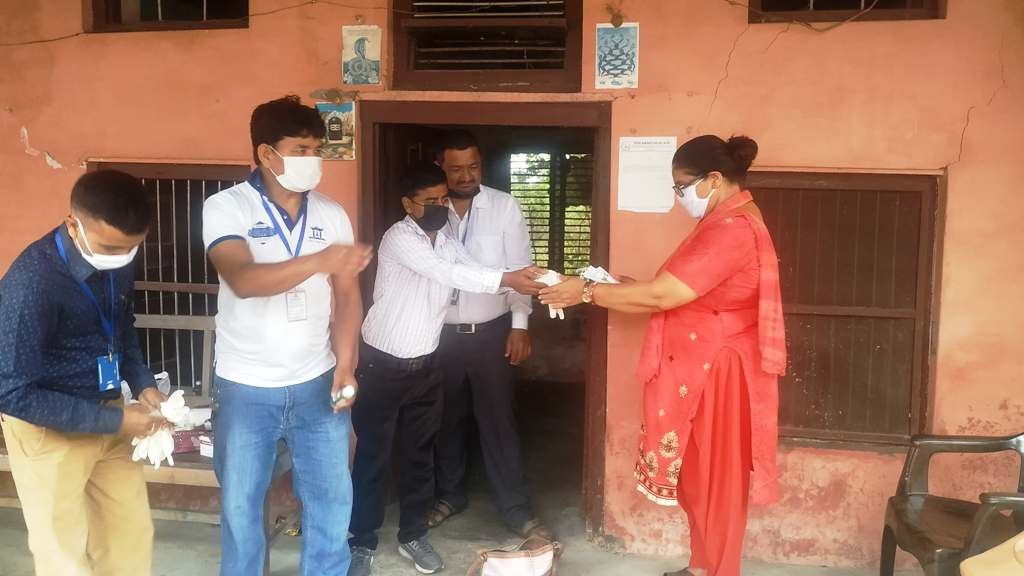 पत्रकारलाई स्वास्थ्य सामाग्री वितरण