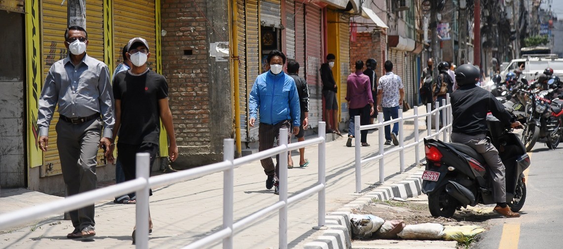 बाँकेको लकडाउन: थपिदै संक्रमित, सडकभरी मानिस र सवारी साधन