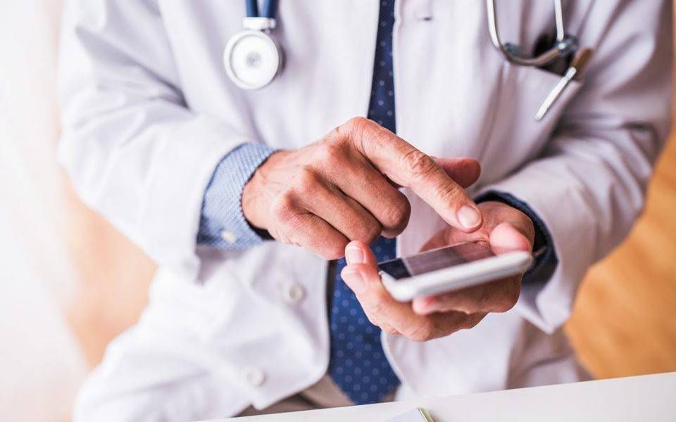 तपाईले बोक्ने मोबाइल फोनको स्क्रिनमा कोरोना भाइरस छ !