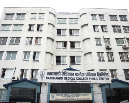 दुई डाक्टर र एक नर्स कोरोना जितेर घर फर्के