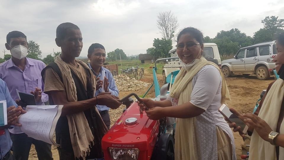जनताको घरदैलोमा सांसद ‘नमूना’