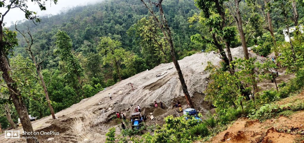 प्रशान्ती धार्मिक वनमा ठेकेदारको रजाई : निमक निकाय बेखबर