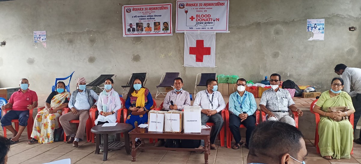 ३२ जनाले रक्तदान गरे