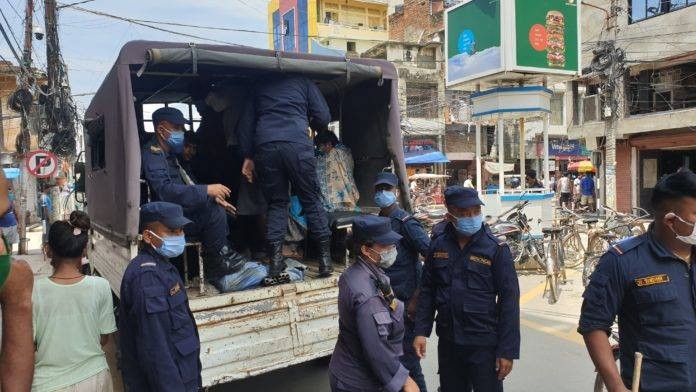 माक्स नलगाउँदा जरिवाना : रसिद खोई ?