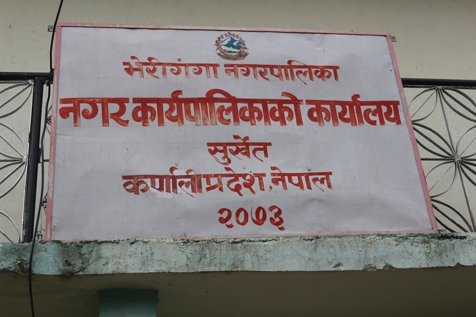 ११ महिनादेखि कर्मचारी कामविहीन