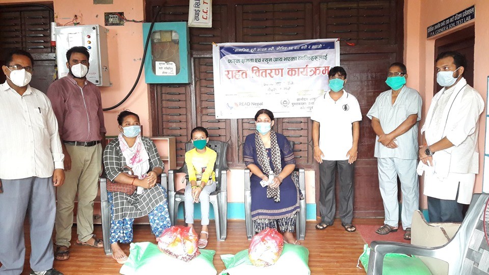 कोहलपुरका विपन्न परिवारलाई राहत वितरण
