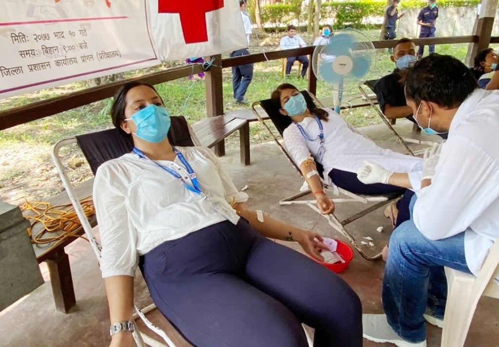 बाँकेमा १०८ जनाले गरे रक्तदान