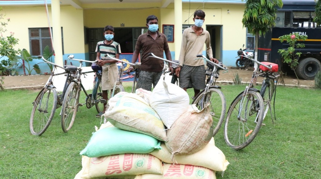 अबैध केराउसहित तीन जना पक्राउ