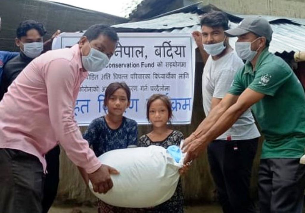 वन्यजन्तु पीडित बालबालिकालाई राहत वितरण