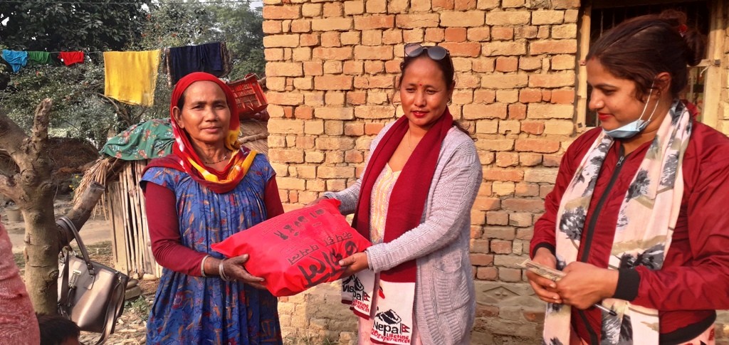 सुत्केरी महिलालाई सहयोग