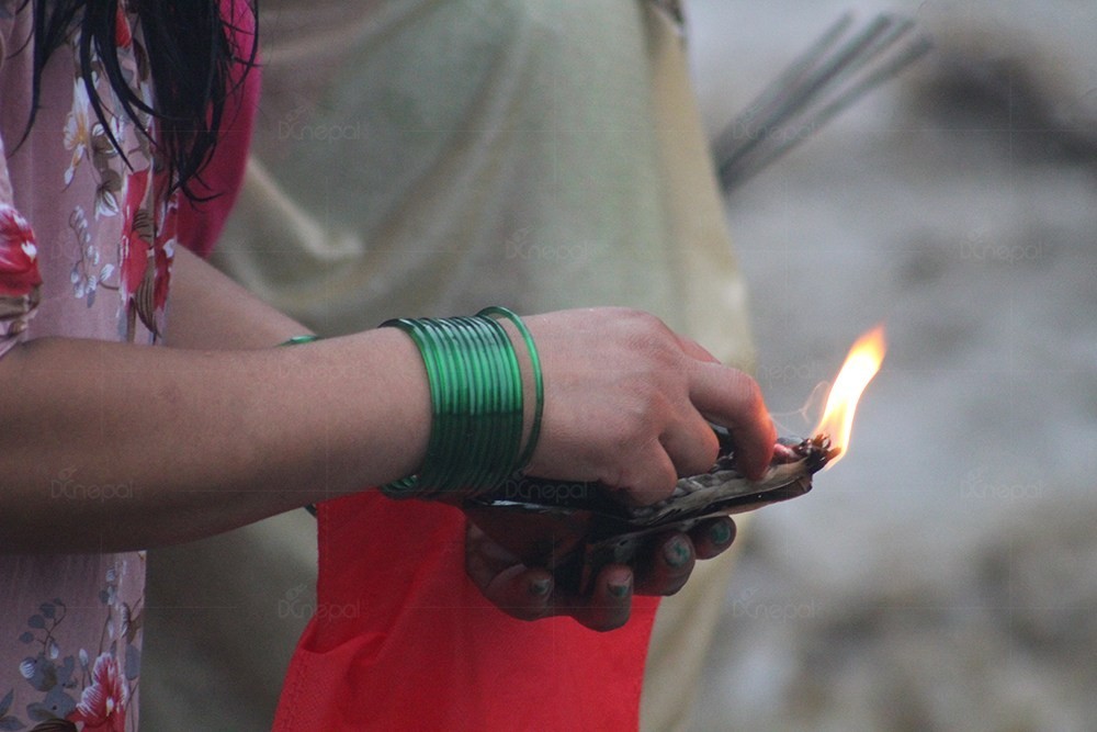 बिहान मौन स्नान गरी मनाइयो सोमबारे औँसी