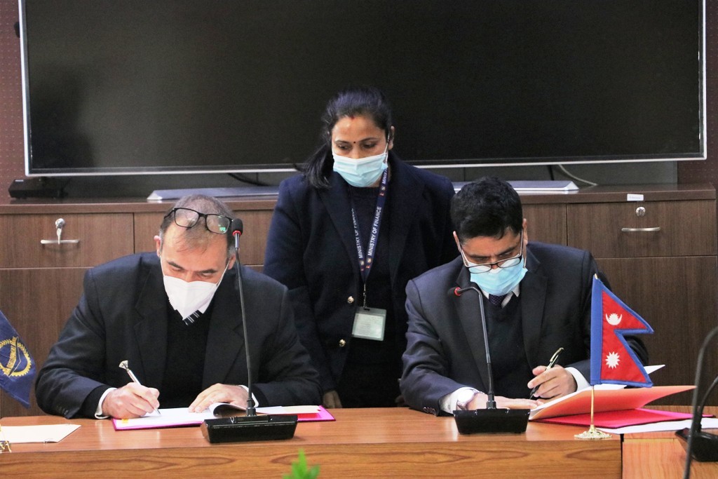 विद्युतीय ग्रीड आधुनिकीकरणका लागि एडिबीसँग १८ अर्ब २५ करोड रुपैयाँ ऋण सम्झौतामा हस्ताक्षर